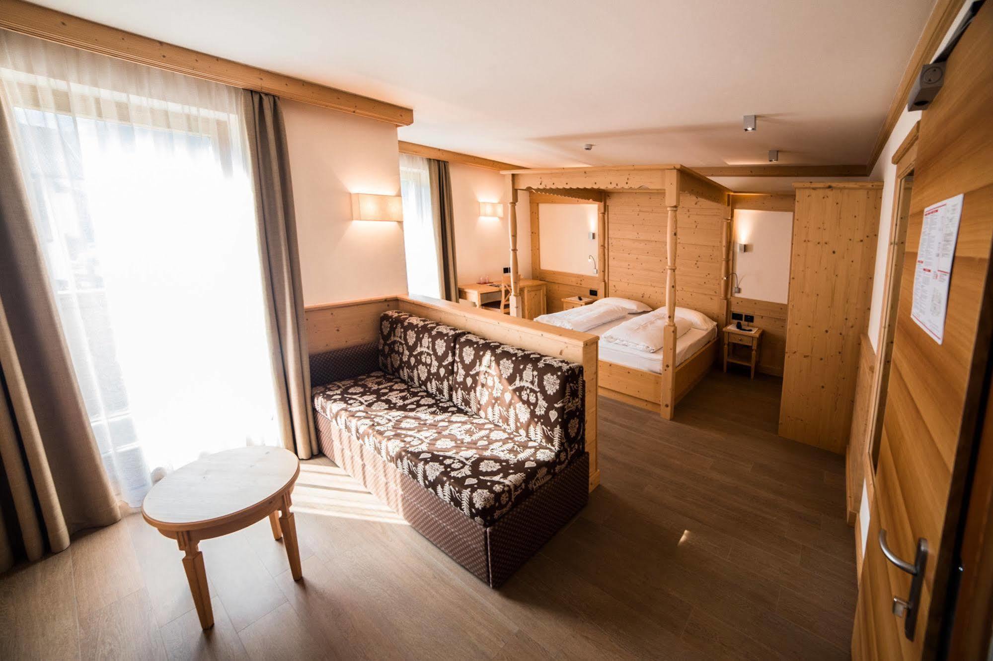 Hotel Garni Paradisi - Wellness & Spa เมซซาโน ภายนอก รูปภาพ